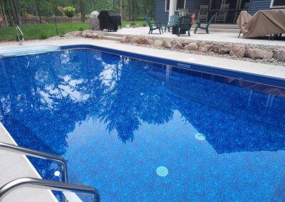 Vinyl Lined In-Ground Pool with Fiberglass End step